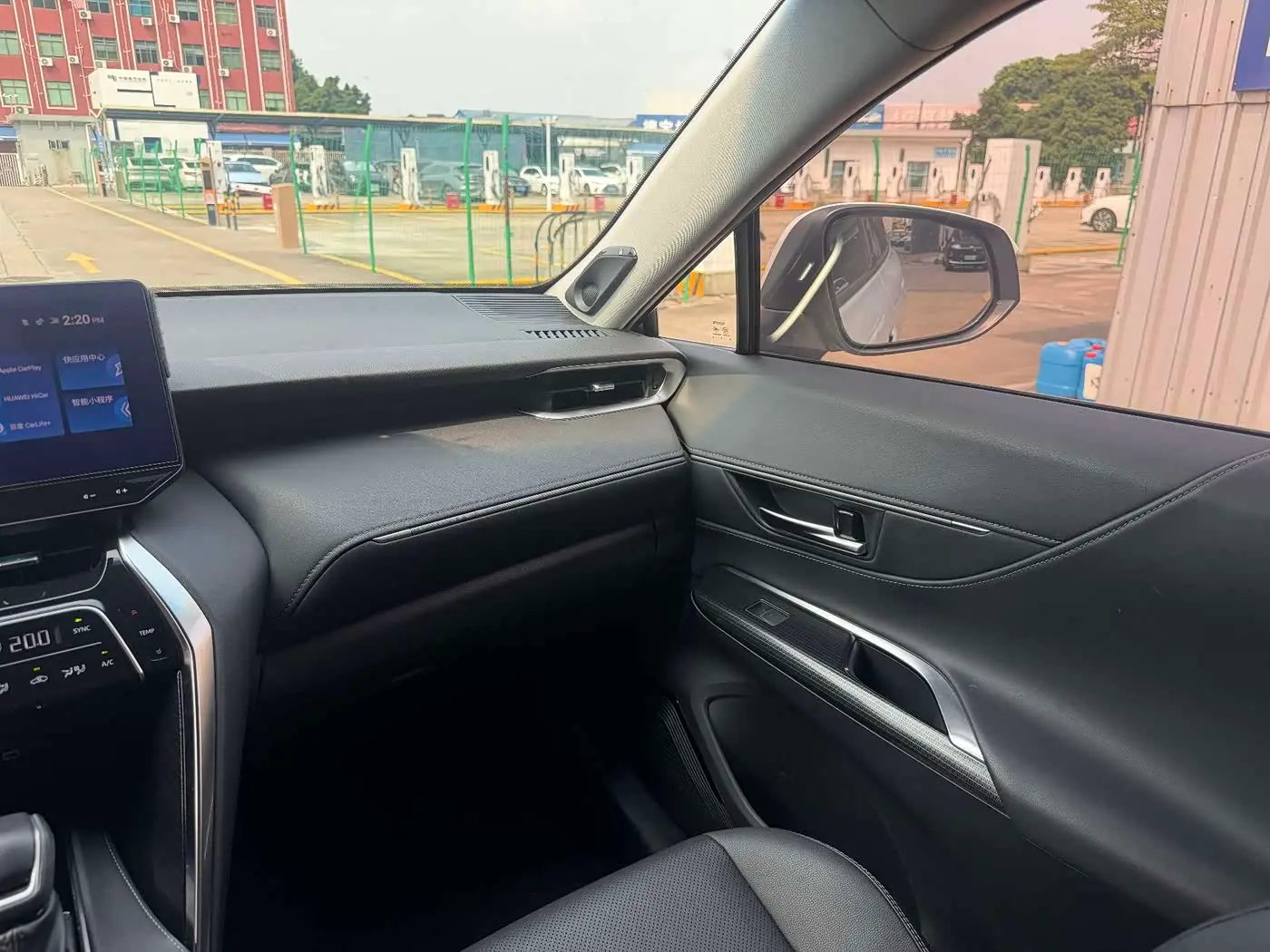 Toyota Venza 2023 — ფოტო 16/20