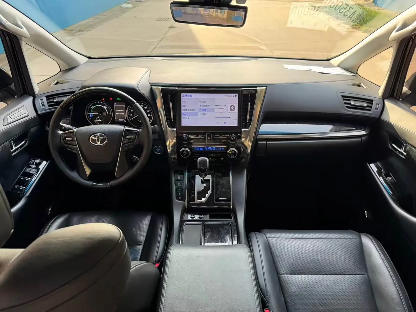 Toyota Vellfire 2020 — Photo 5/11