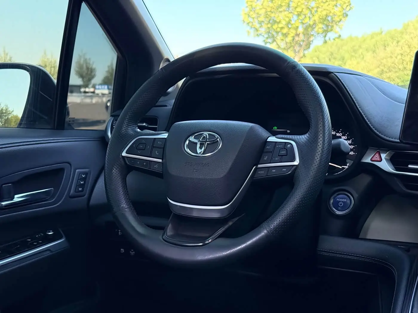 Toyota Granvia 2023 — Şəkil 8/11