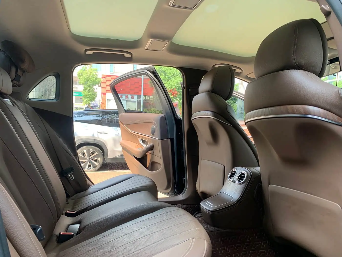 Mercedes-Benz E-Class 2023 — Фото 11/20