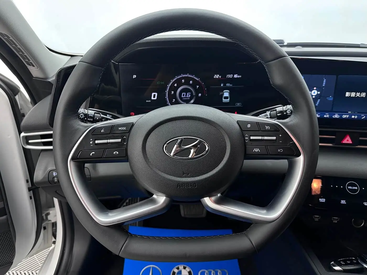 Hyundai Elantra 2022 — Фото 15/18