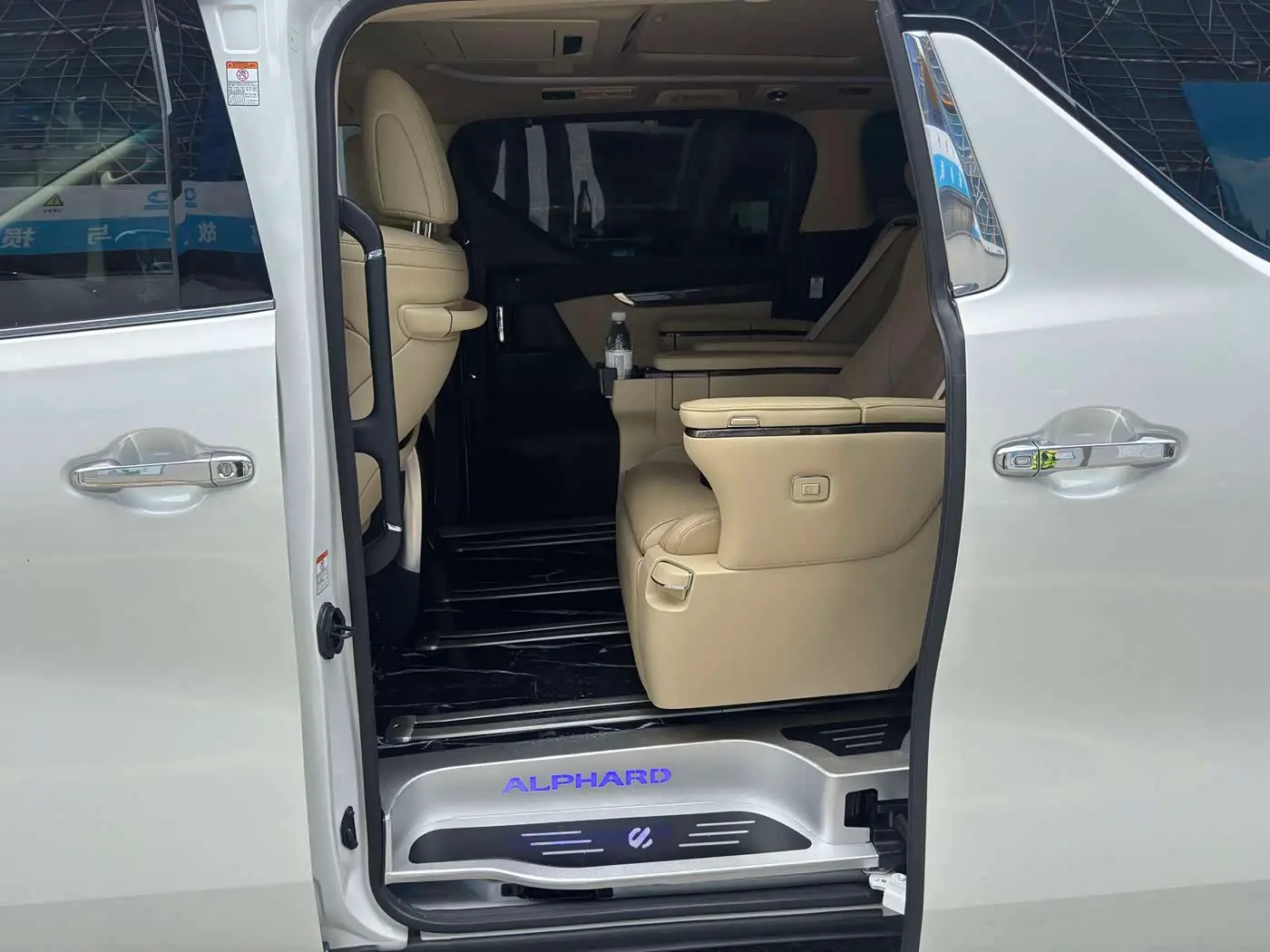 Toyota Alphard 2021 — Фото 11/17