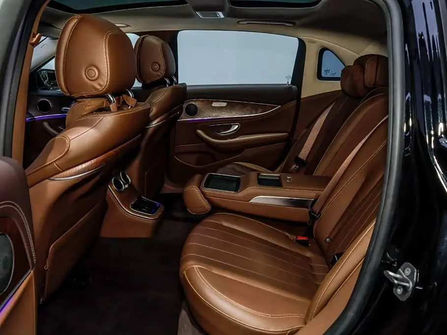 Mercedes-Benz E-Class 2022 — Photo 9/20