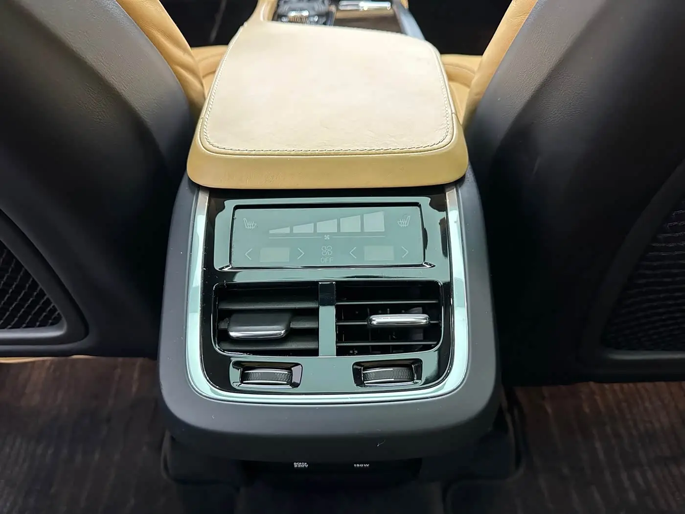 Volvo XC90 2016 — Şəkil 19/20