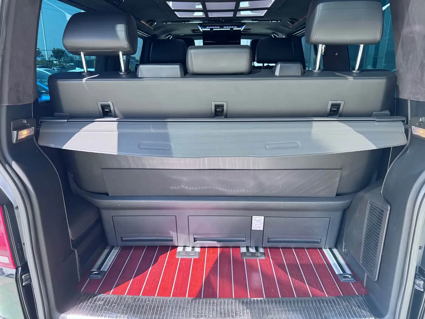 Volkswagen Multivan 2018 — Photo 15/20