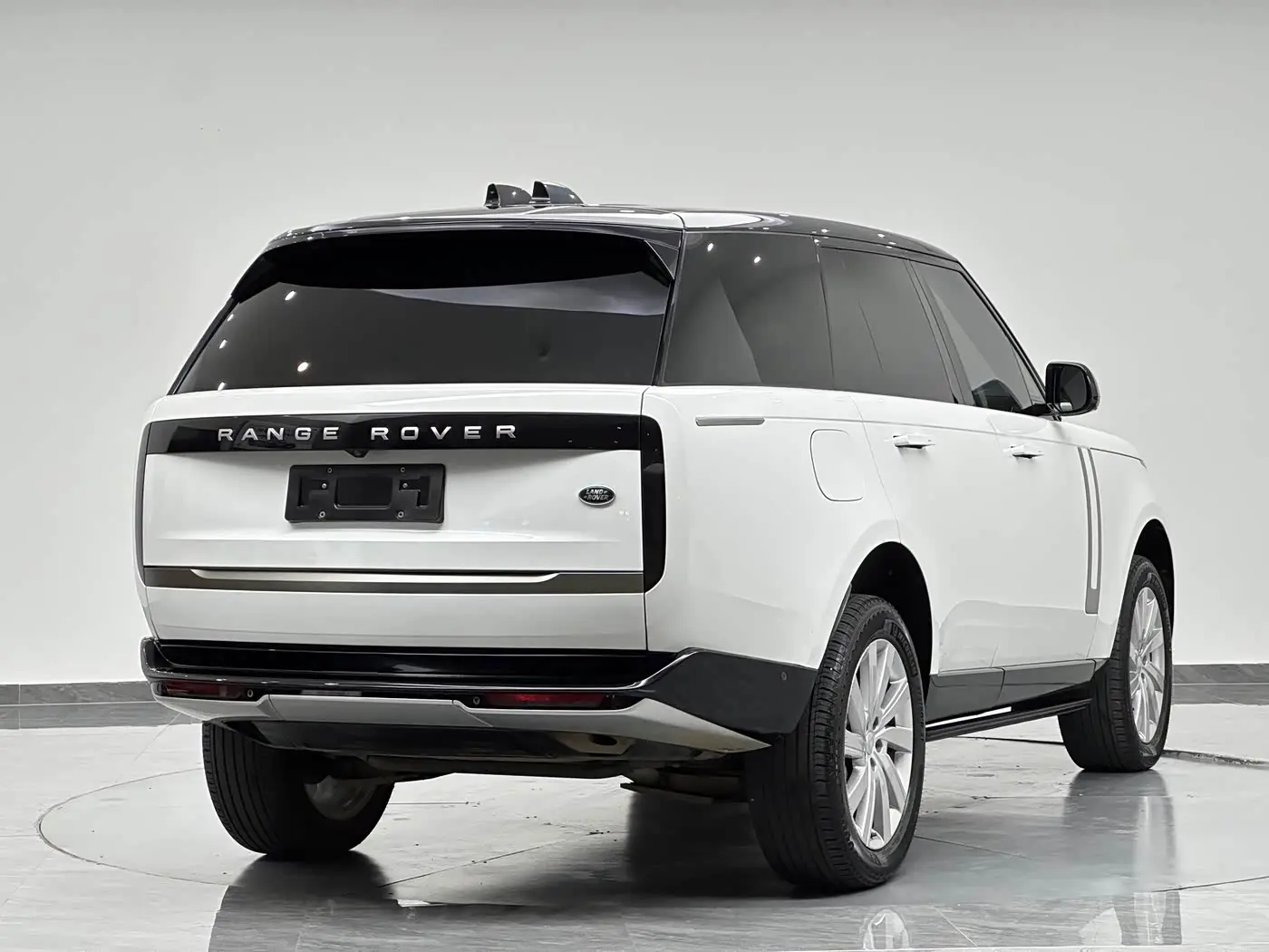 Land Rover Range Rover 2024 — Фото 8/20