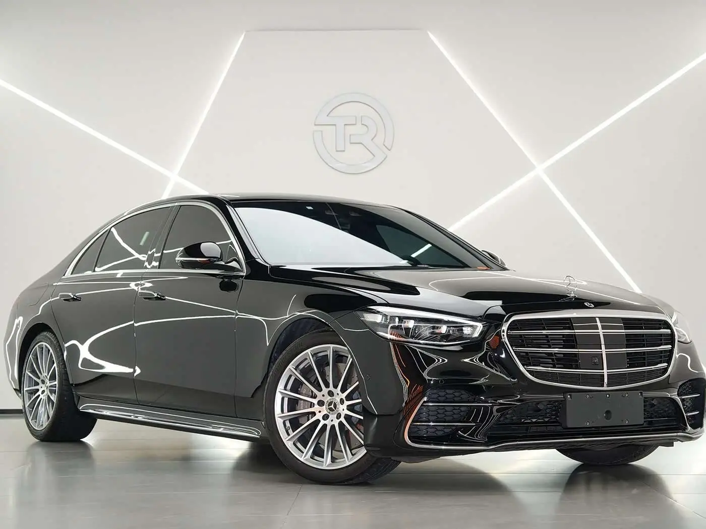 Mercedes-Benz S-Class 2023 — Photo 3/18