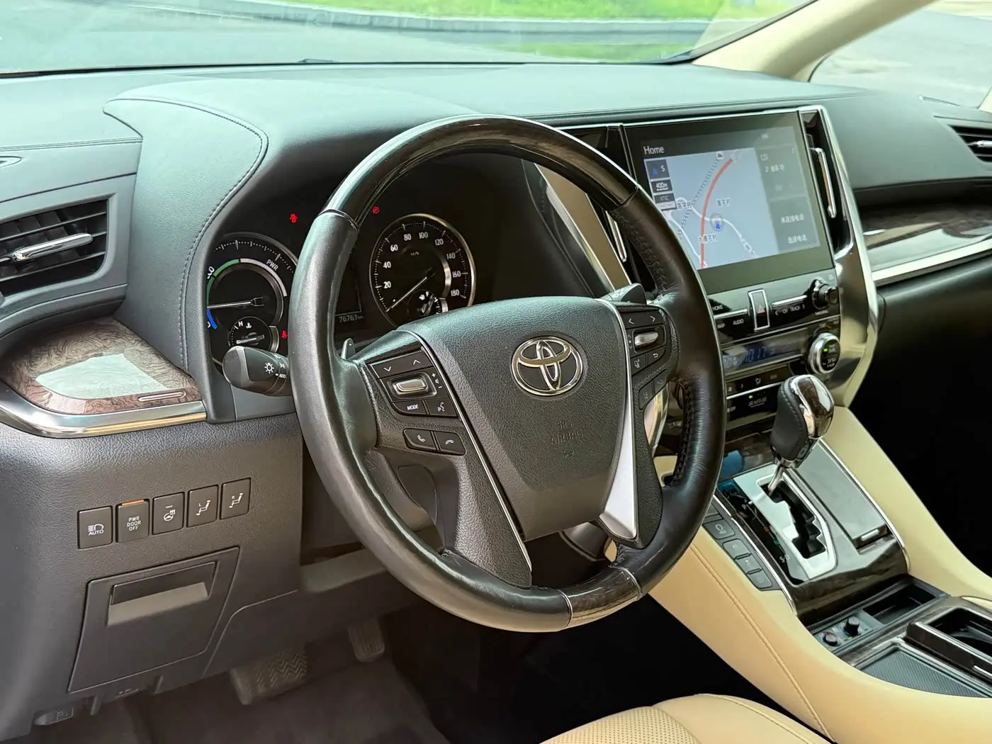 Toyota Alphard 2022 — Photo 10/20