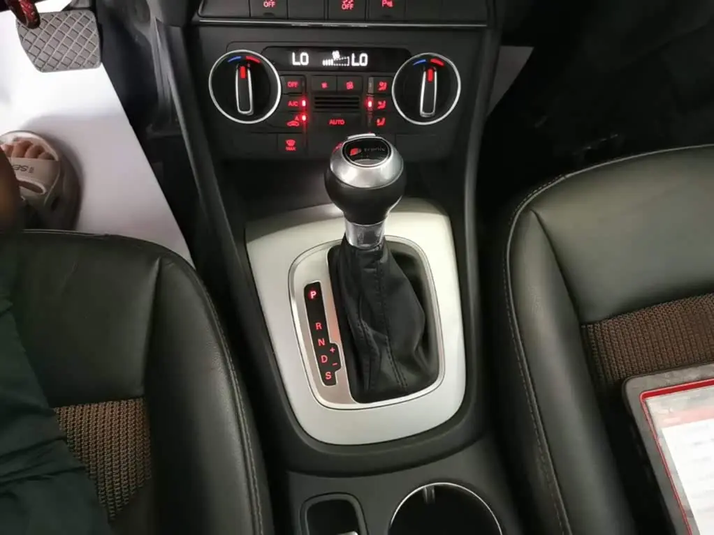 Audi Q3 2018 — Şəkil 14/20