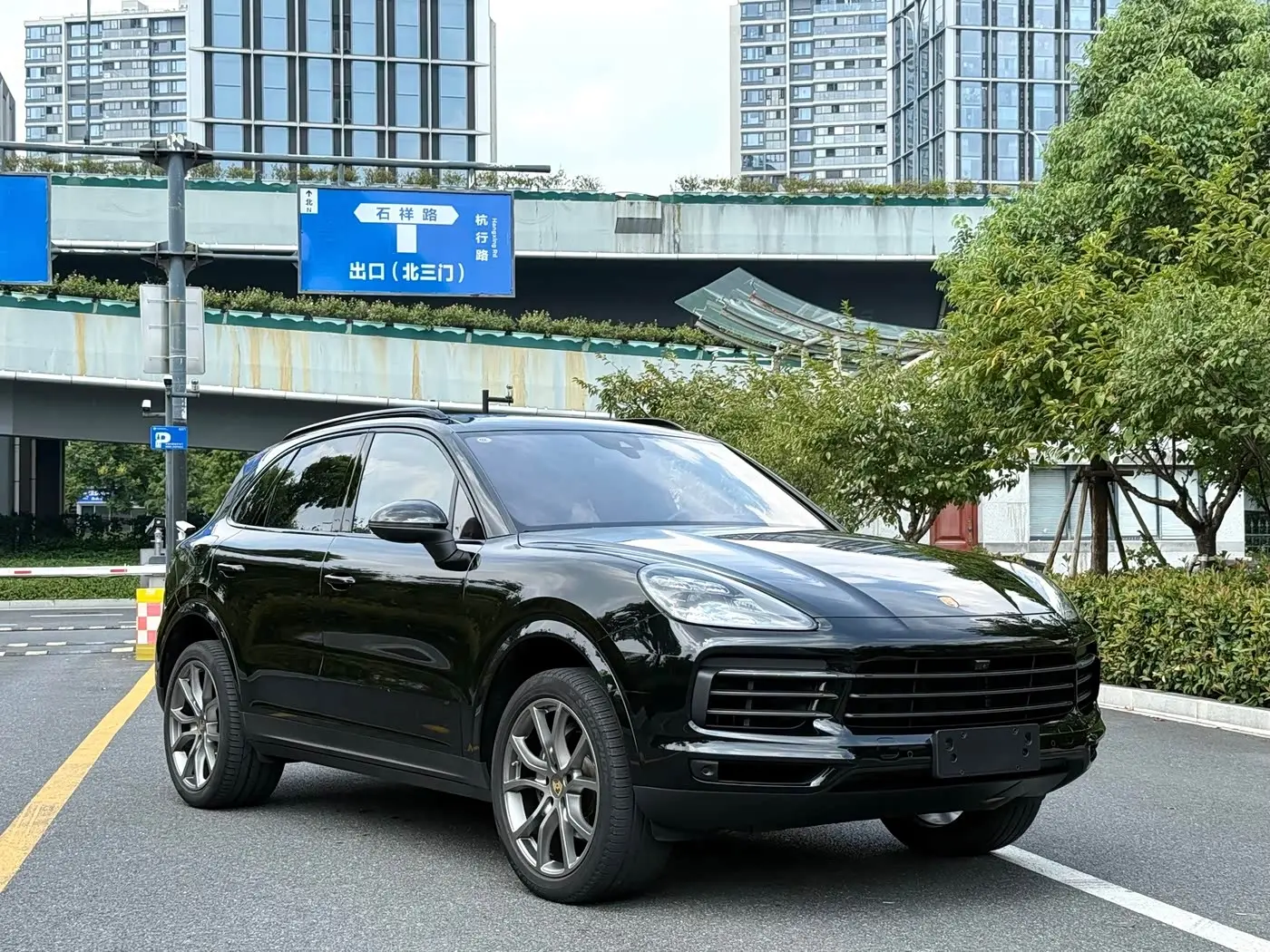 Porsche Cayenne 2023 — Photo 3/20