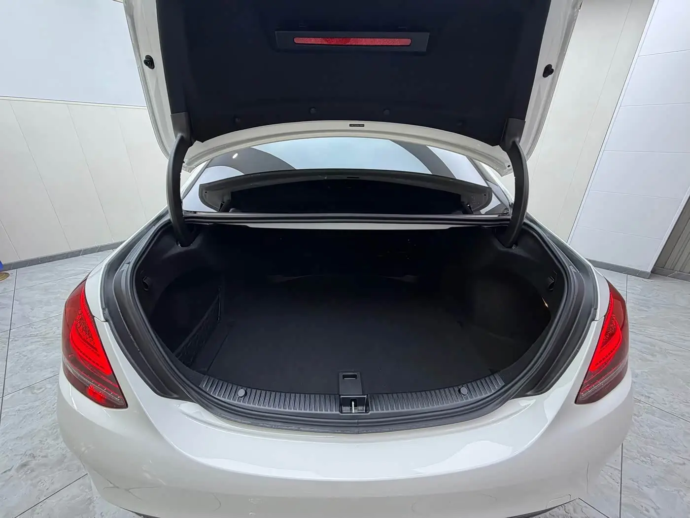 Mercedes-Benz C-Class 2022 — Photo 19/20