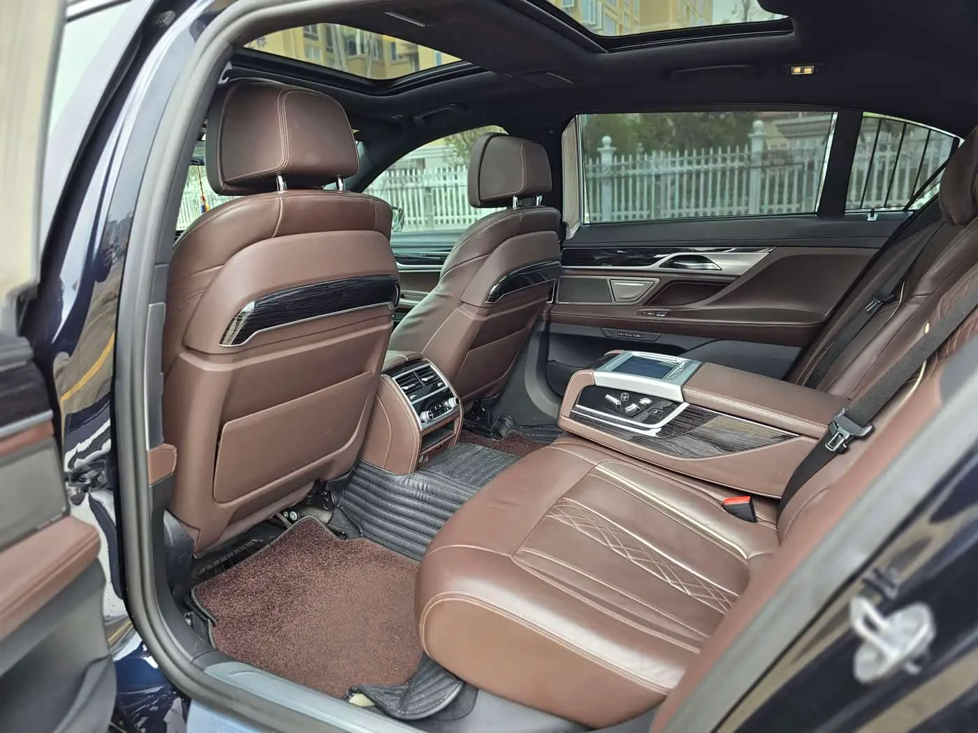 BMW 7 Series 2020 — Photo 12/16