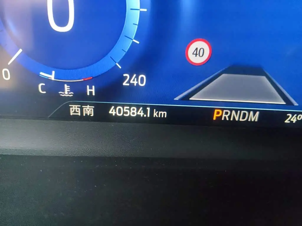Ford Explorer 2021 — Photo 5/20