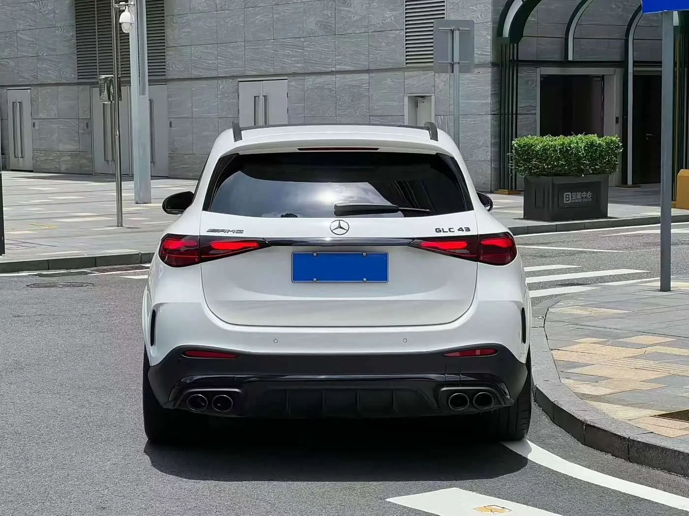 Mercedes-Benz GLC AMG 2026 — Photo 8/9