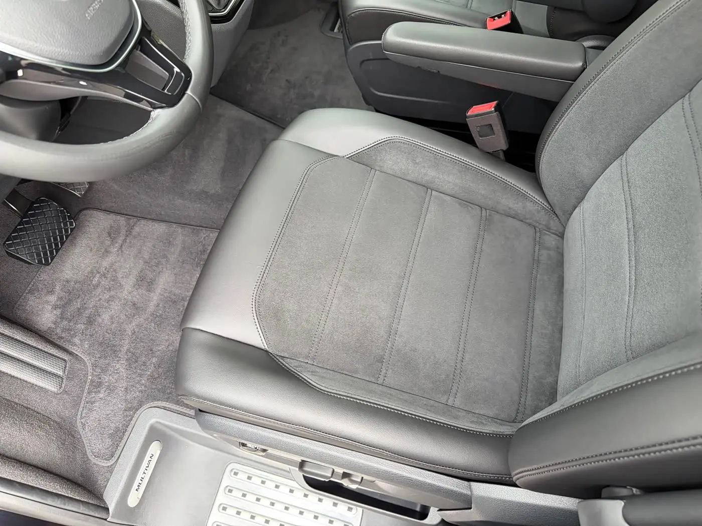 Volkswagen Multivan 2019 — Photo 11/20