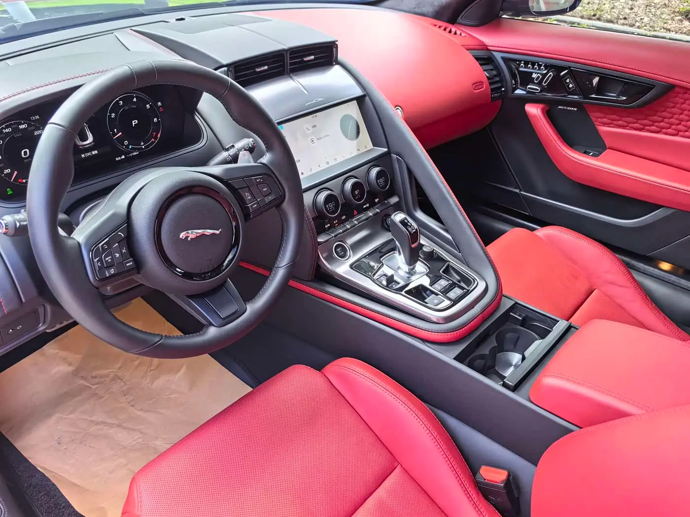 Jaguar F-TYPE 2024 — Photo 8/16