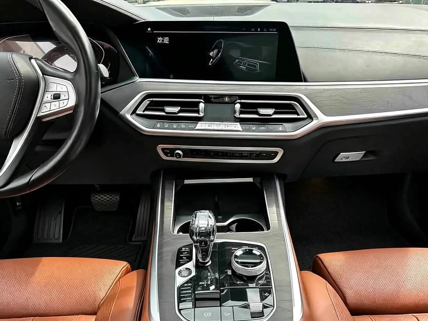BMW X7 2020 — Photo 8/15