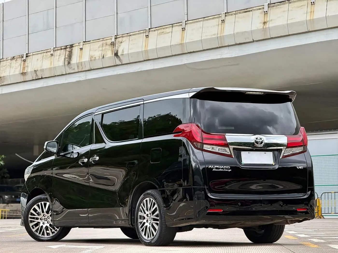 Toyota Alphard 2017 — Фото 15/16