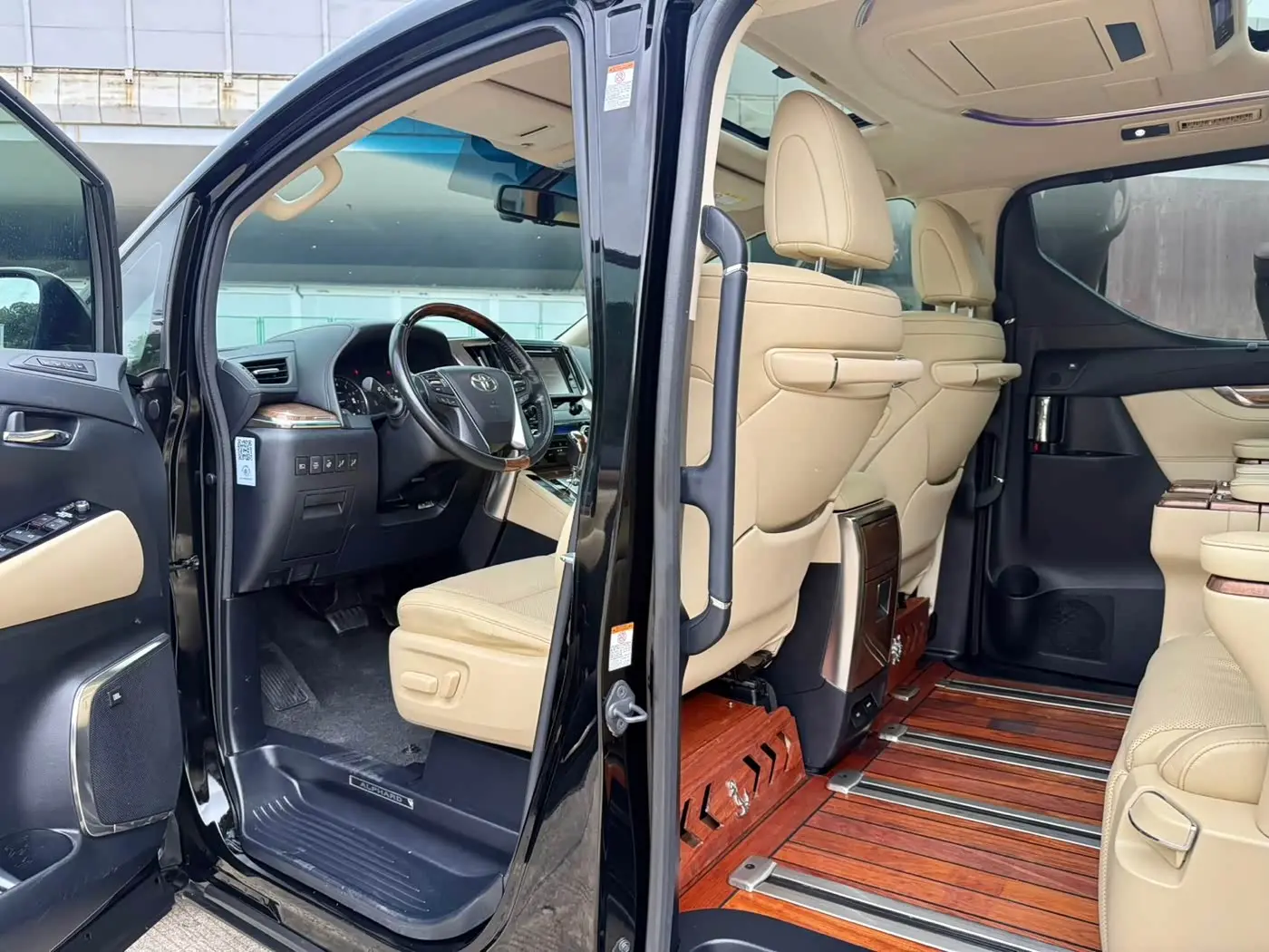 Toyota Alphard 2017 — Фото 8/16