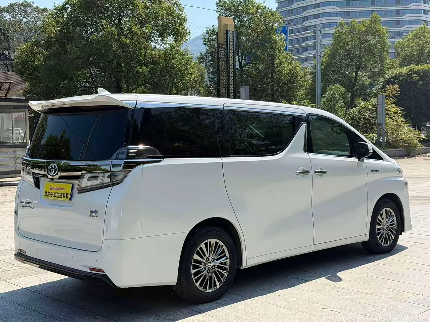 Toyota Vellfire 2021 — Фото 6/14