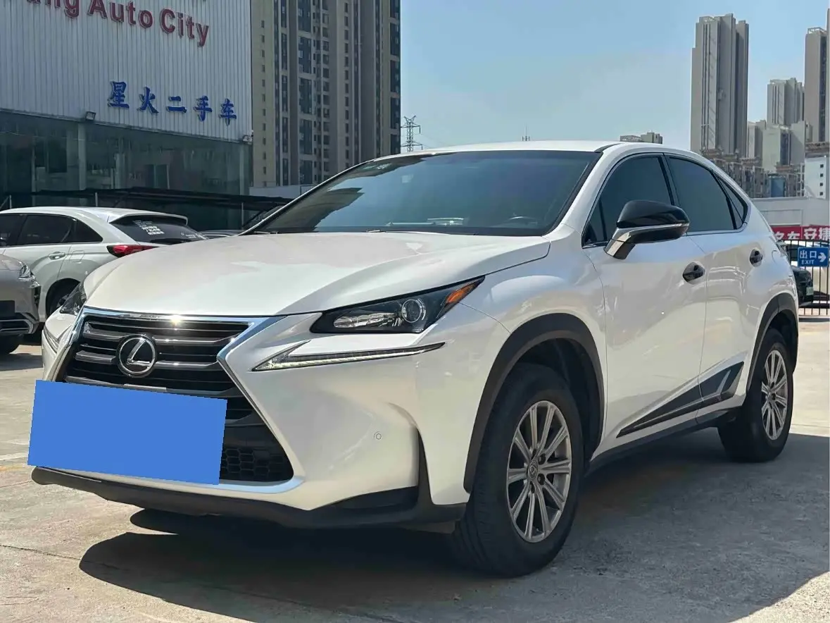 Lexus NX 2017 — Фото 1/8