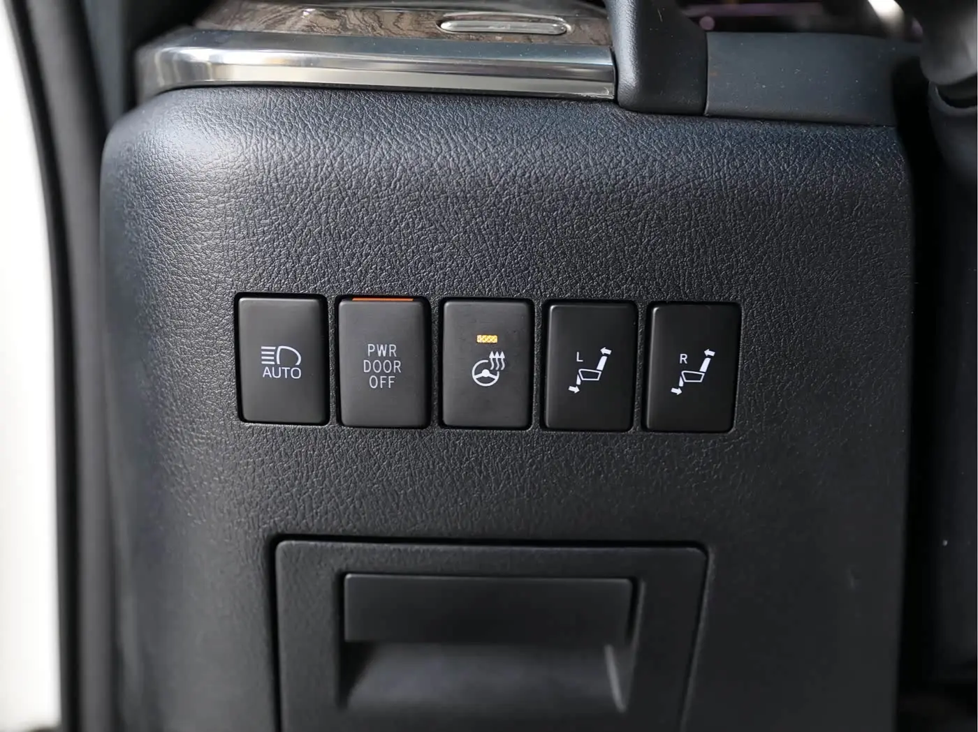 Toyota Alphard 2019 — Şəkil 9/17