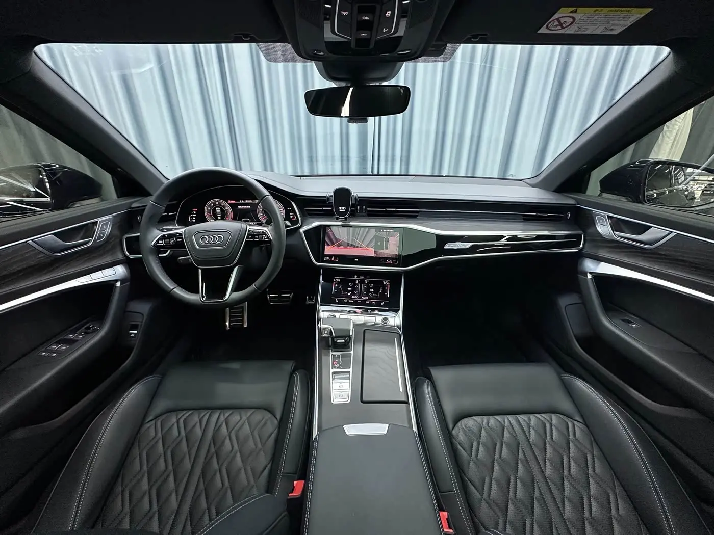 Audi A6L 2025 — Photo 18/20