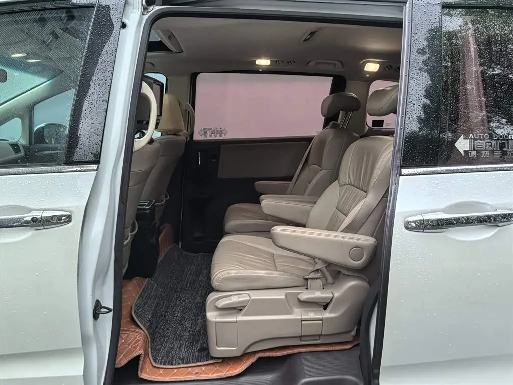 Honda Odyssey 2018 — Фото 18/20