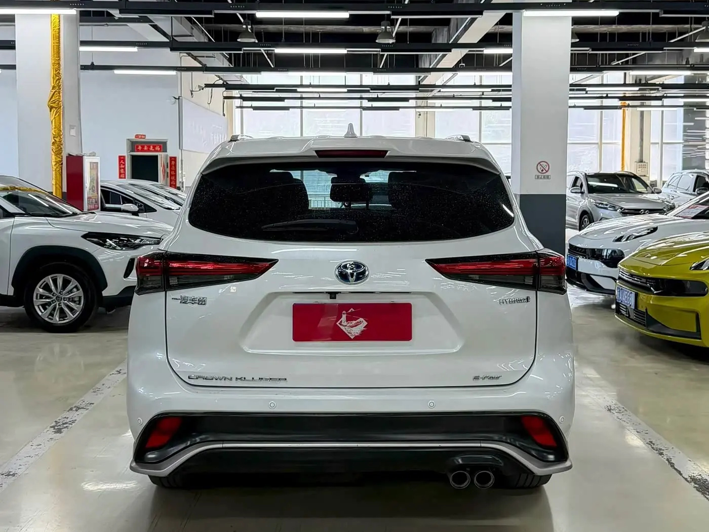 Toyota Crown Kluger 2022 — Photo 8/9