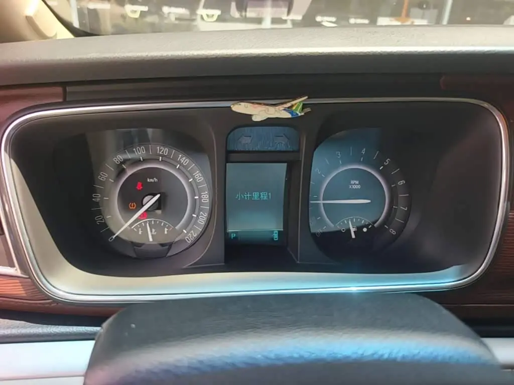 Buick GL8 2017 — Photo 4/20