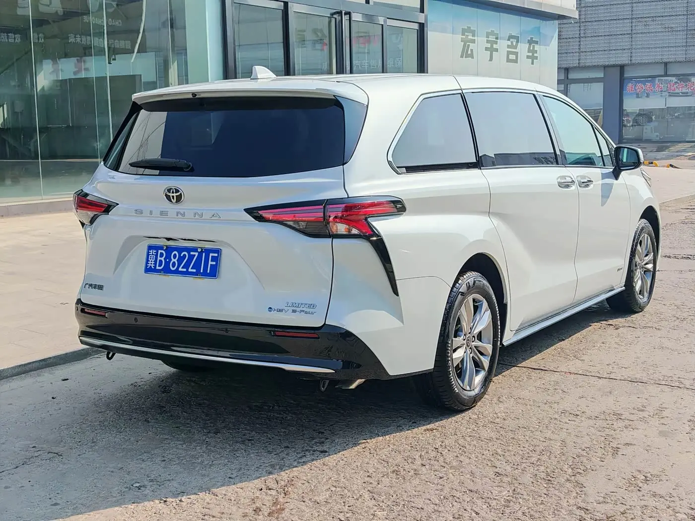 Toyota Sienna 2026 — Photo 6/11