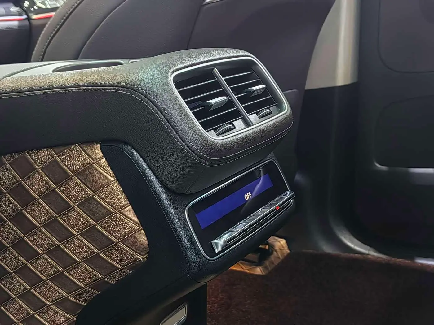 Mercedes-Benz GLS 2021 — Photo 17/20