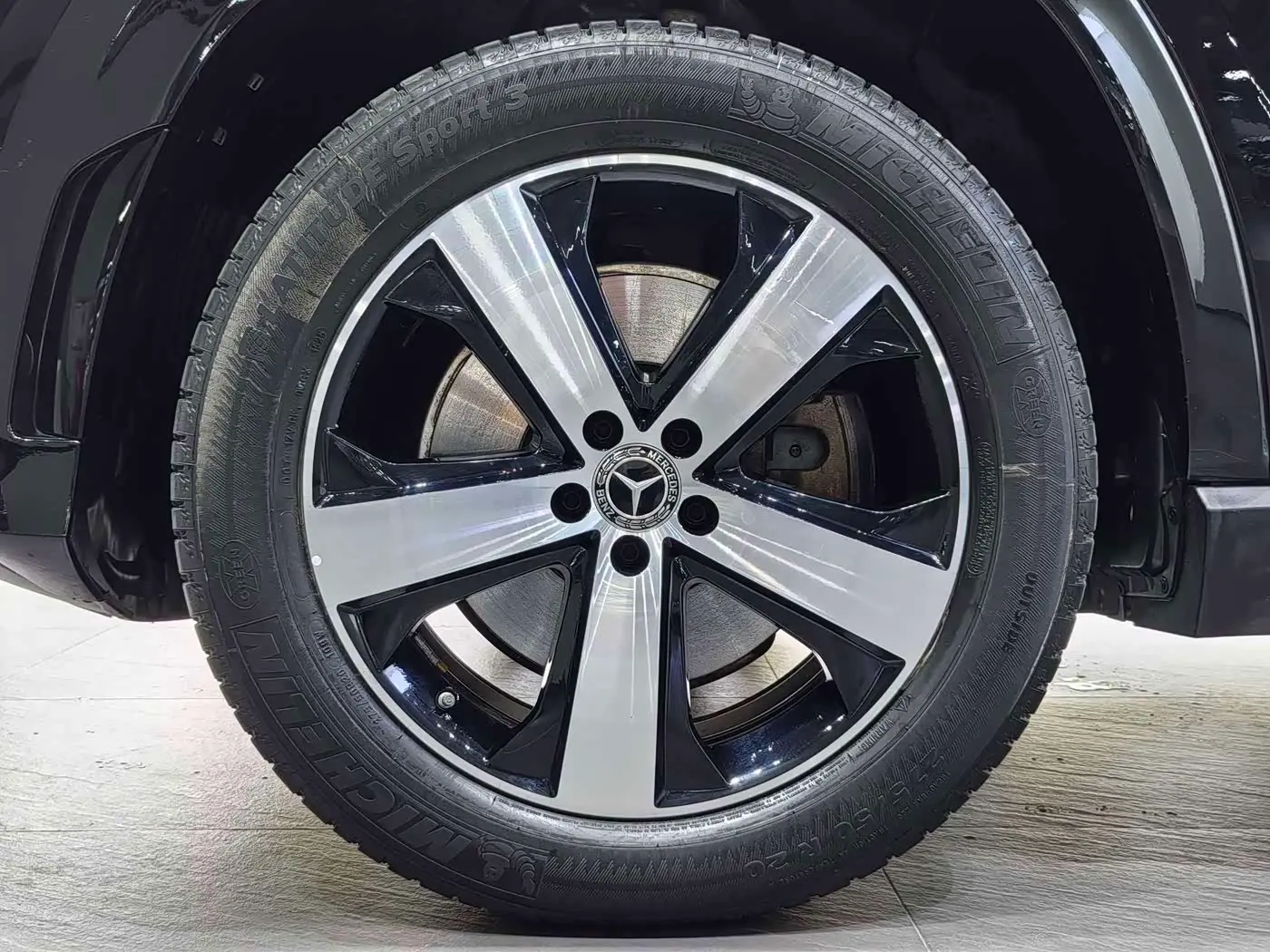 Mercedes-Benz GLS 2021 — Photo 8/20