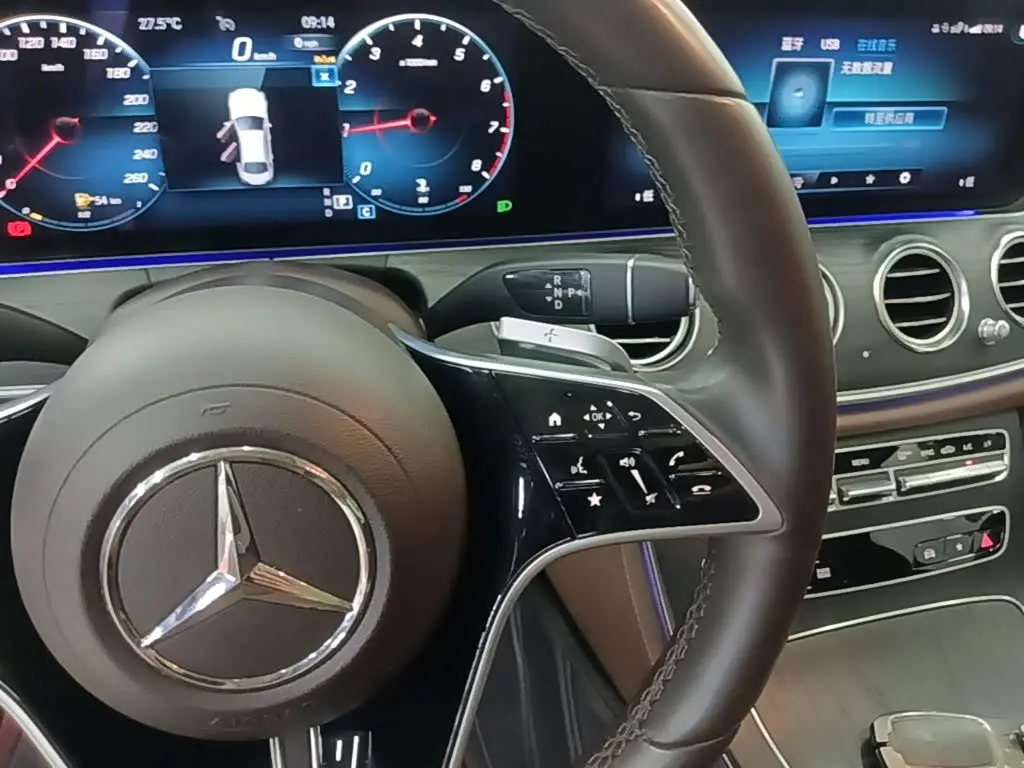 Mercedes-Benz E-Class 2023 — Photo 14/20