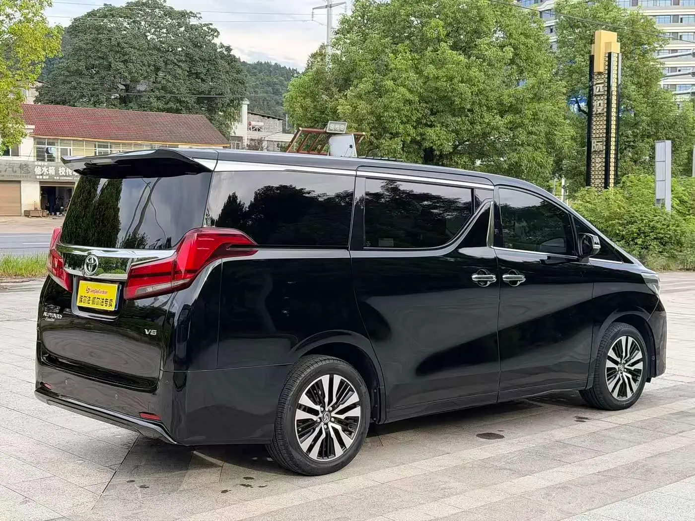 Toyota Alphard 2019 — Photo 6/13