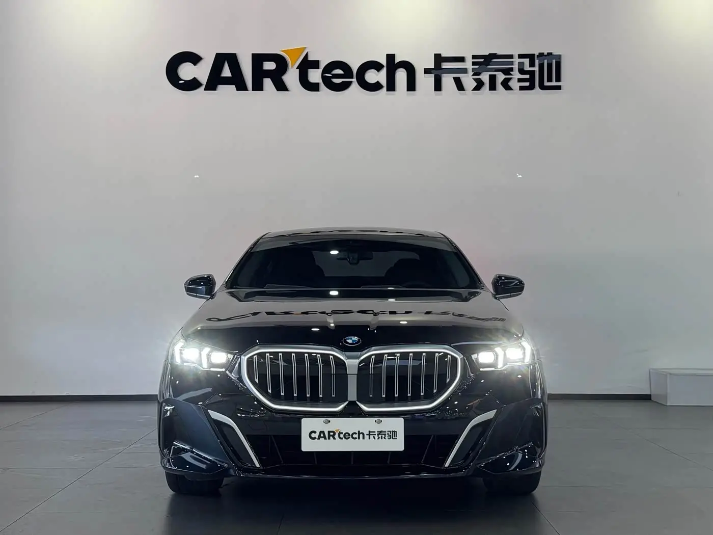 BMW 5 Series 2025 — Фото 2/20