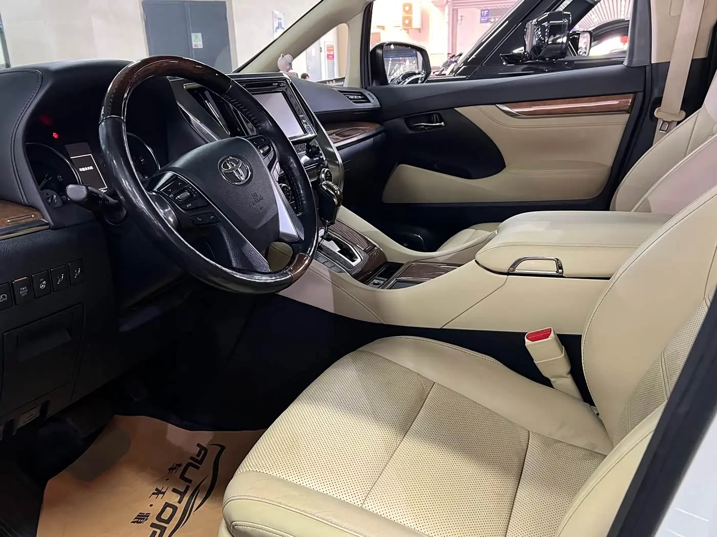 Toyota Alphard 2017 — Фото 5/14