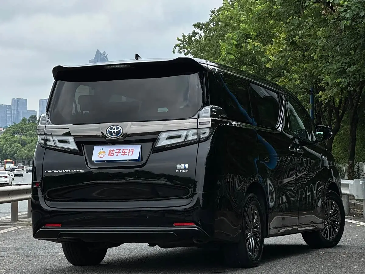 Toyota Vellfire 2023 — Photo 6/19