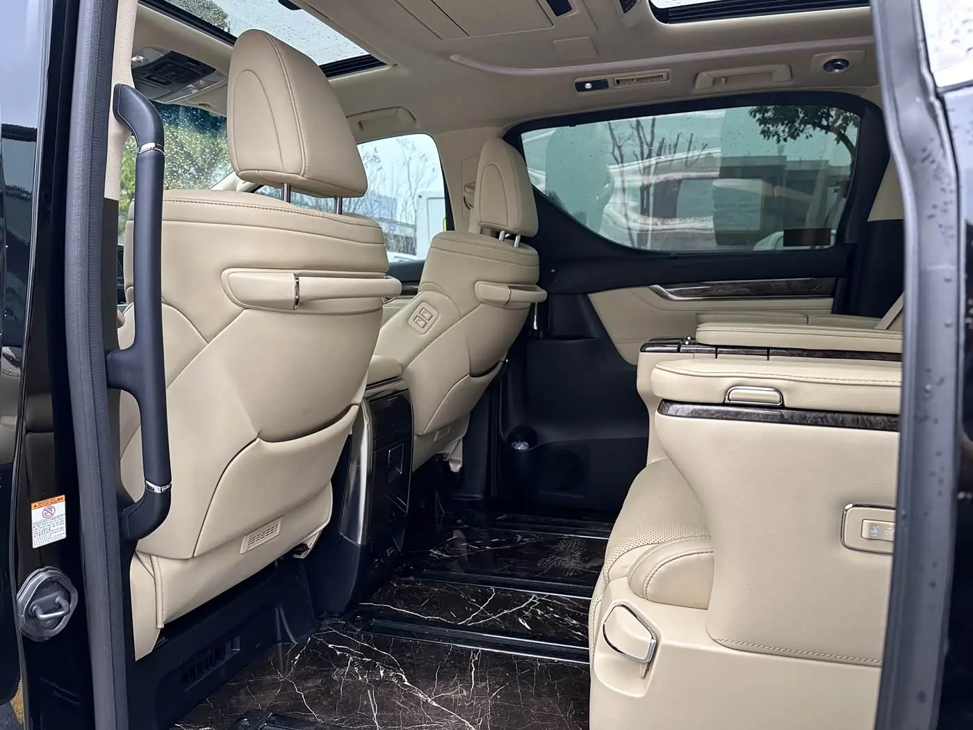 Toyota Vellfire 2022 — Photo 18/20