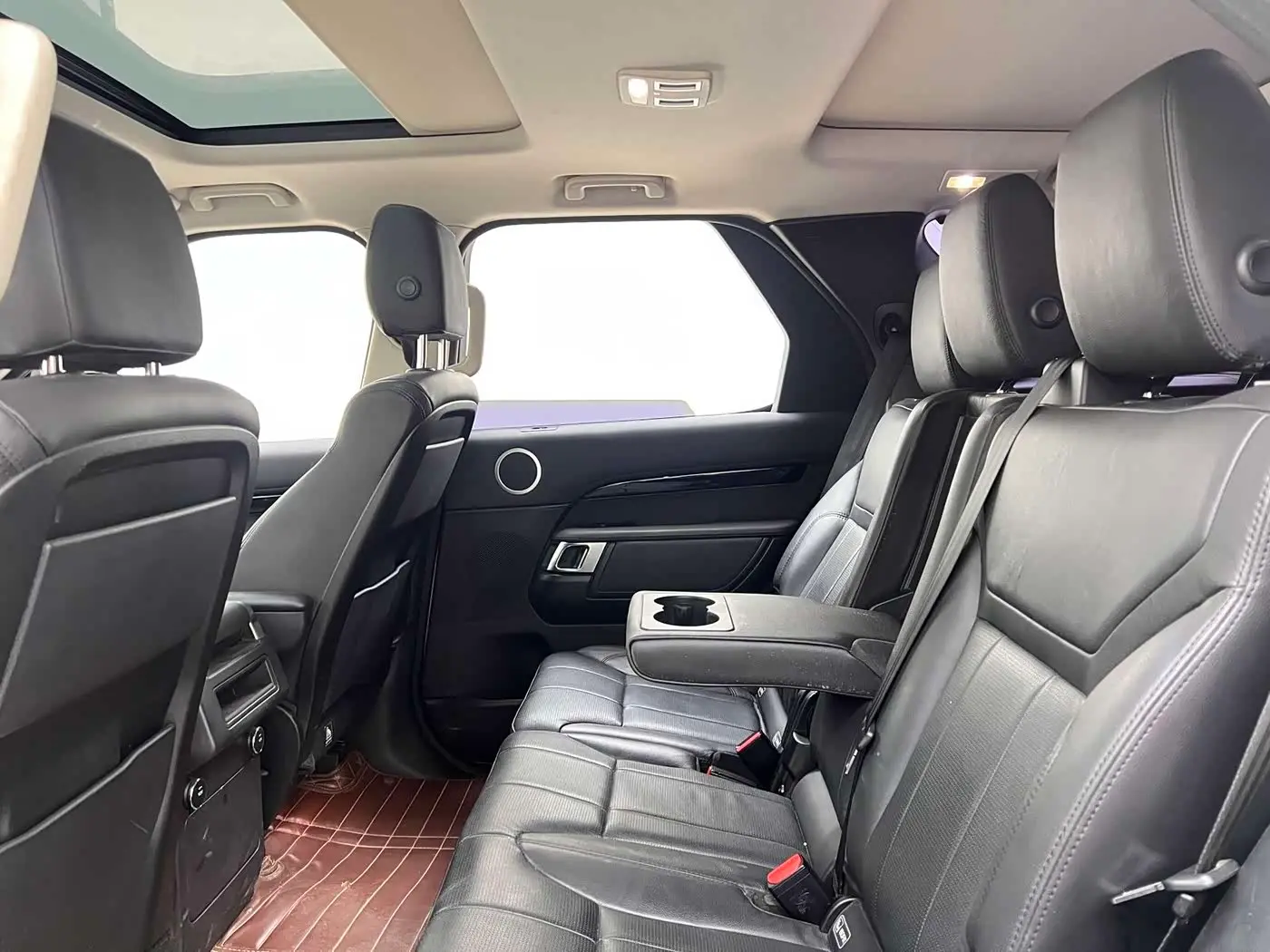 Land Rover Discovery 2017 — Фото 16/20
