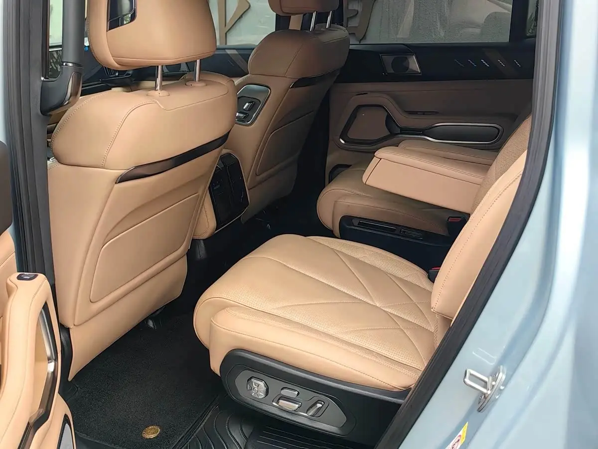 Fang Cheng Bao Leopard 8 2025 — Photo 7/13