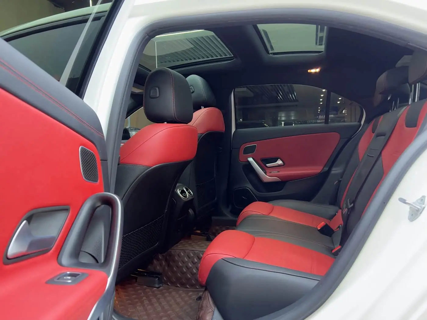 Mercedes-Benz A-Class AMG 2023 — Фото 7/16