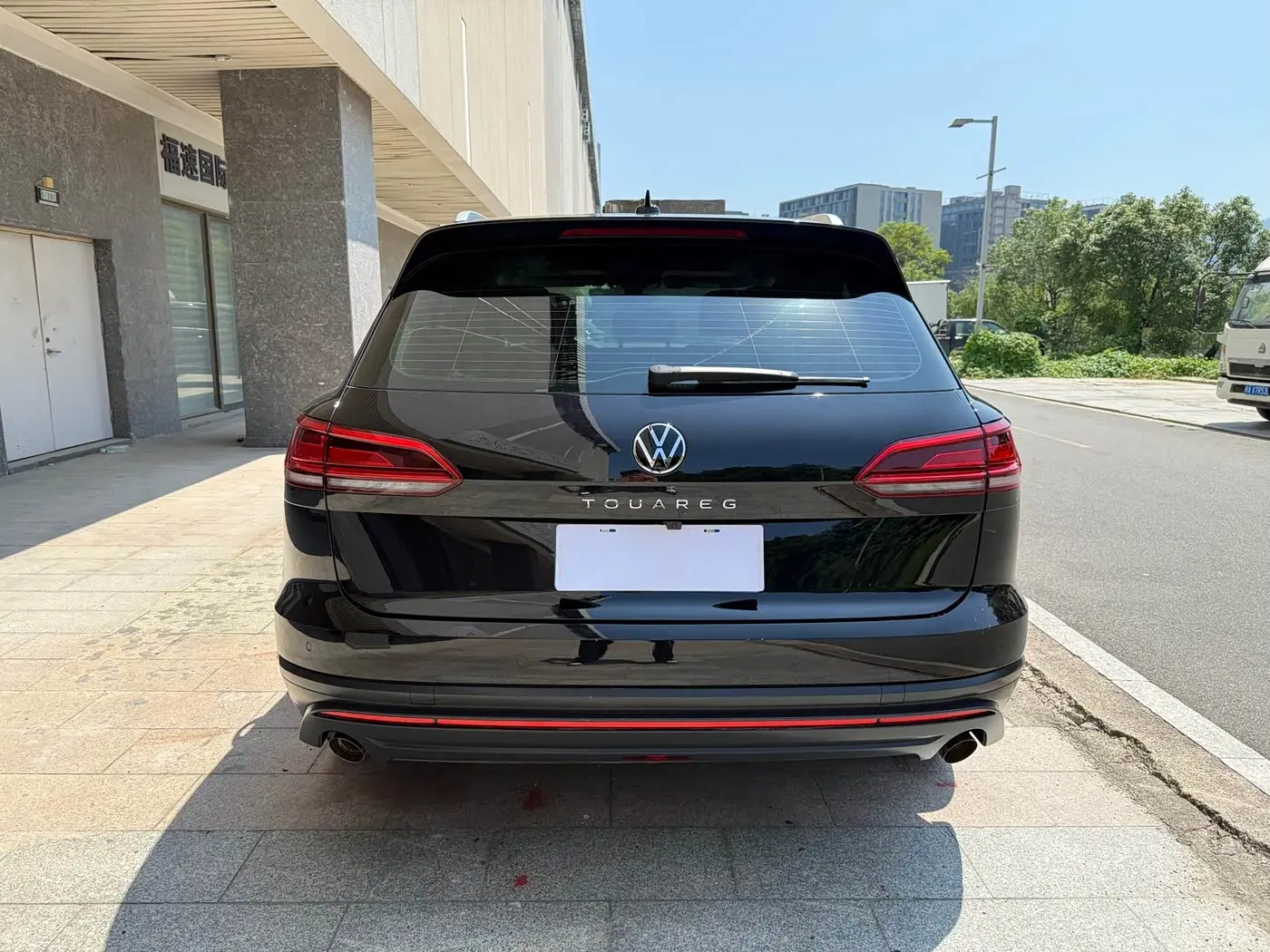 Volkswagen Touareg 2021 — ფოტო 7/19
