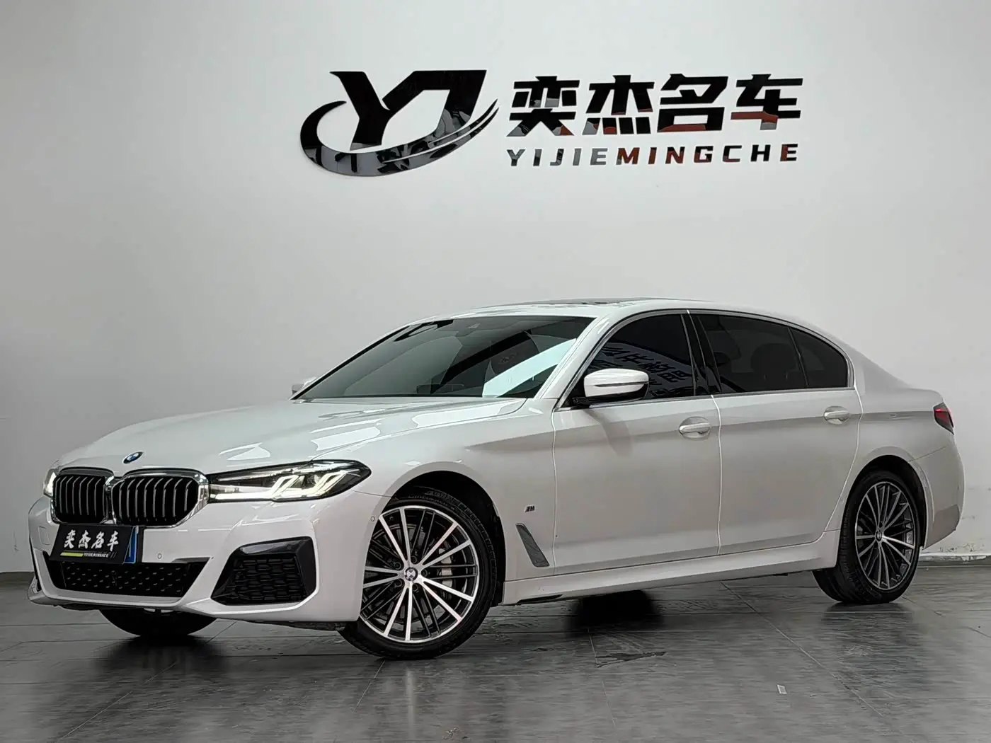 BMW 5 Series 2022 — Фото 1/14
