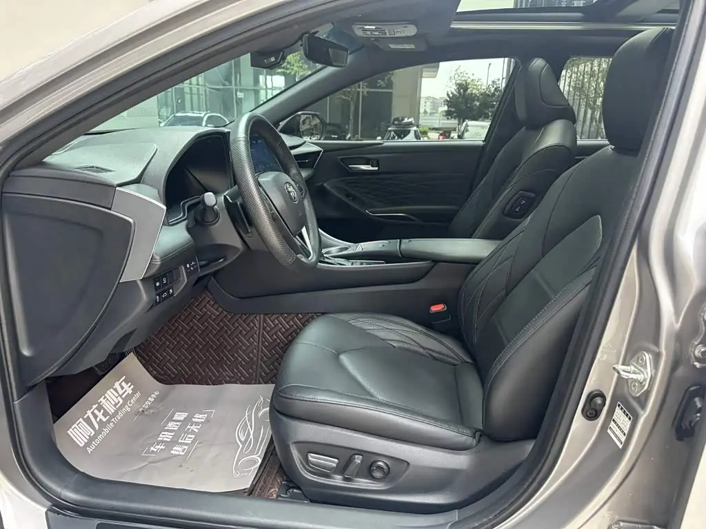 Toyota Avalon 2023 — Photo 11/14