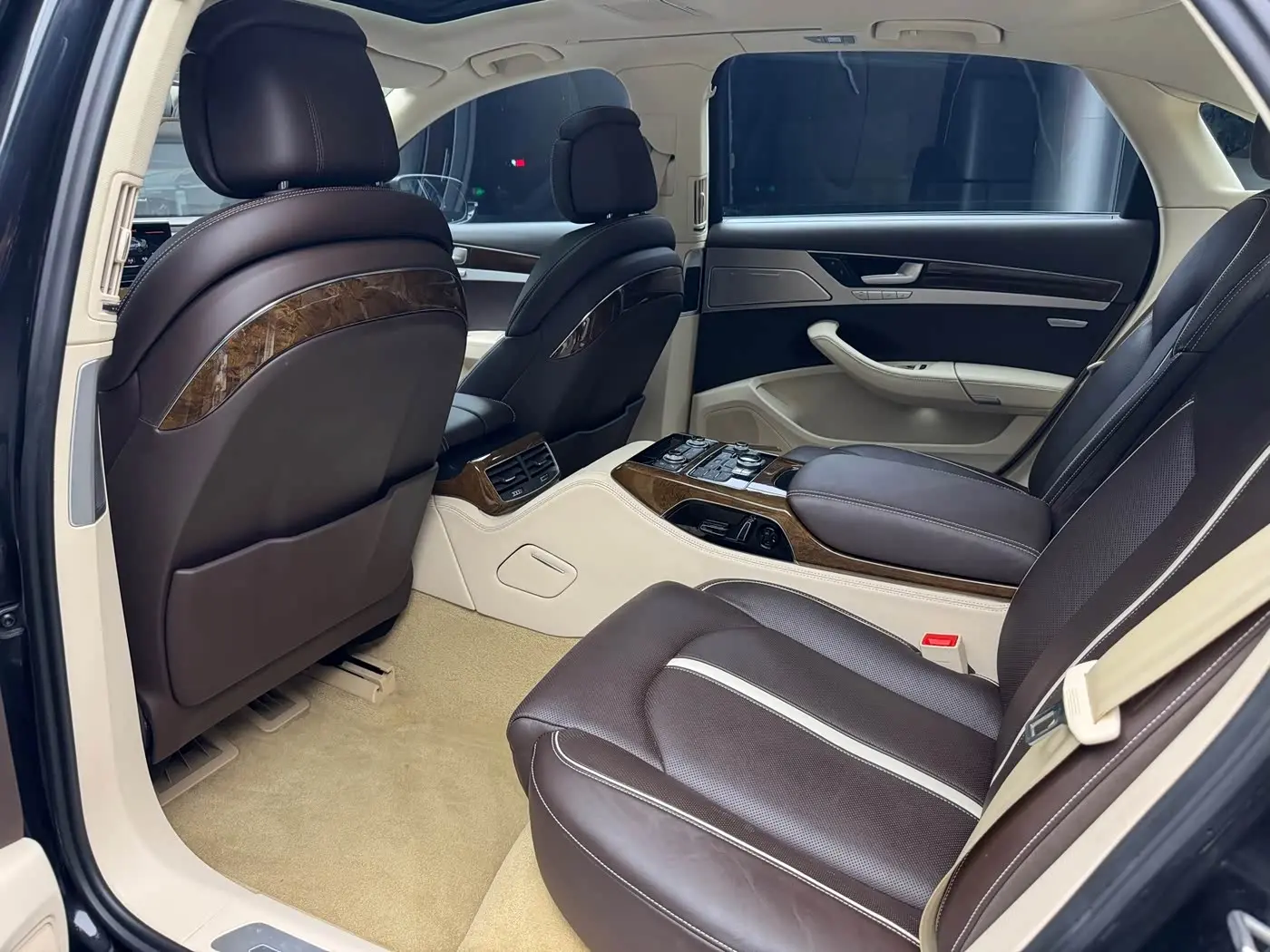 Audi A8 2015 — Şəkil 10/15