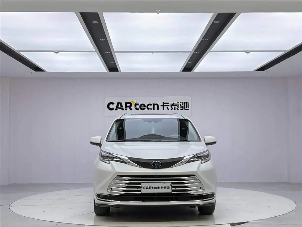 Toyota Sienna 2023 — Photo 8/20