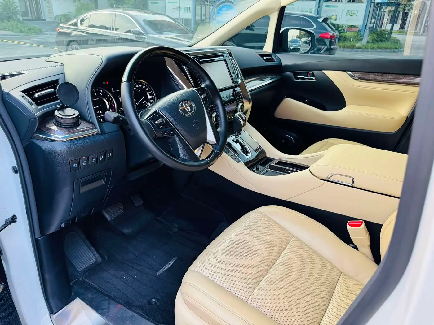 Toyota Alphard 2019 — Şəkil 8/13