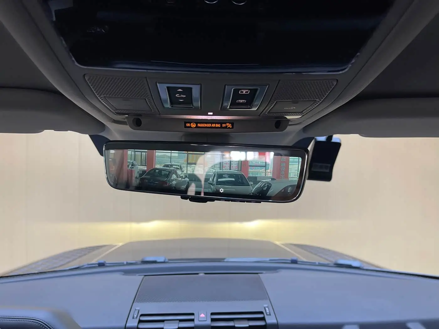 Land Rover Defender 2023 — Photo 17/18