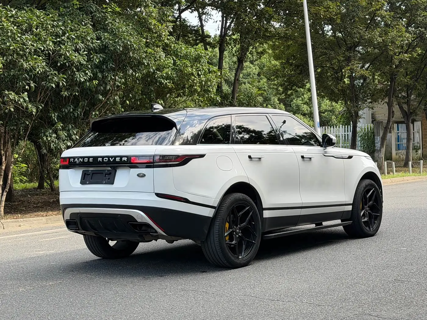 Land Rover Range Rover Velar 2018 — Фото 4/20